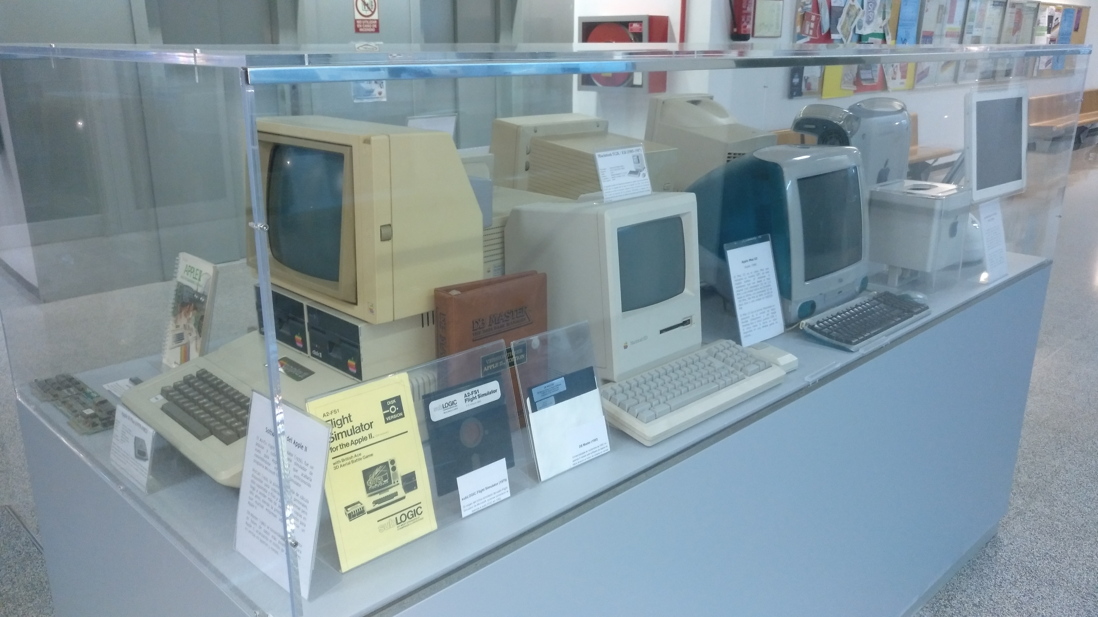 Apple II, el primer Flight Simulator, Macintosh ED, iMac G3, Power Mac G4 Cube, e iMac G4 'Lamp'